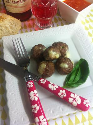 Albóndigas De Carne Y Mozzarella Al Horno