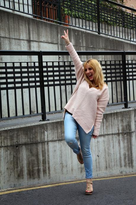 outfit_primavera-jersey_rosa-jeans_rotos-blog_moda_bilbao