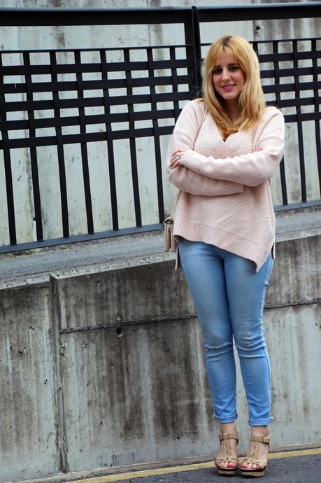 outfit_primavera-jersey_rosa-jeans_rotos-blog_moda_bilbao