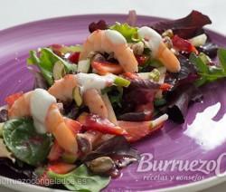 Ensalada con frutas y langostinos Ensalada de frutas con langostinos de Burruezo congelados.