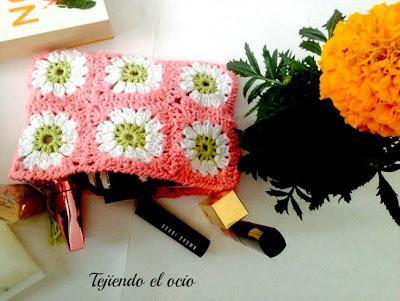 Mini cartera con granny squares