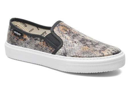 http://www.sarenza.es/victoria-slip-on-reptil-metalizado-s2490-p0000118566