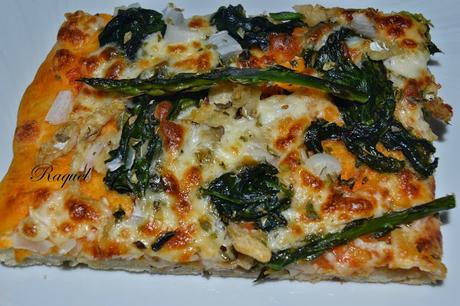 Pizza de Espinacas con Bacalao y Espárragos trigueros