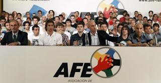 LA VIDA DENTRO DE UN BUZÓN, O LA AMENAZA DE LOS MILLONARIOS