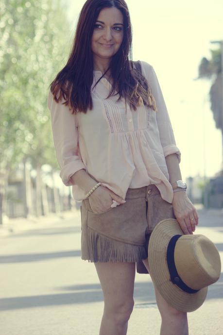 chicwish: shorts de ante y flecos