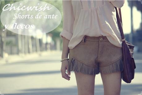 chicwish: shorts de ante y flecos