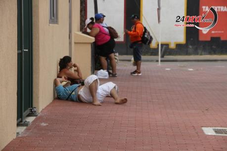 Grupo de venezolanos estancados en Aruba (+fotos)