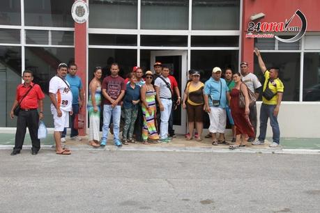 Grupo de venezolanos estancados en Aruba (+fotos)