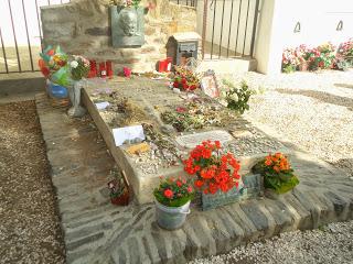 Ante la tumba de un poeta