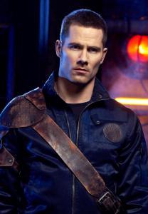 SyFy-Killjoys-Cast-Luke-Macfarlane