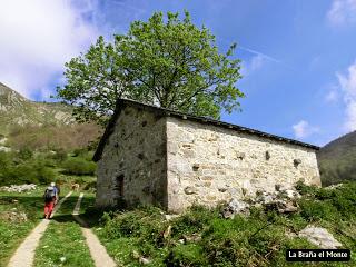 Las Viñas-Pando-Alto el Vildéu-Corés-Perlunes-Gúa-Pola de Somiedo