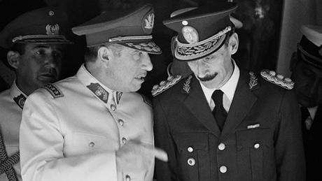 De derecha a más derecha: Videla (Argentina) y Pinochet (Chile). 