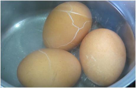 COMO COCER UN HUEVO SIN QUE SE ROMPA huevos-cocidos-duros