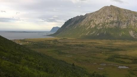 Una nostalgia de los últimos elfos Valle glaciar de Lakselva, pasado Hamn