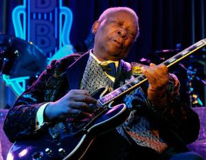 LAS VEGAS - AUGUST 16:  Recording artist B.B. King performs at his B.B. King's Blues Club at the Mirage Hotel & Casino August 16, 2010 in Las Vegas, Nevada.  (Photo by Ethan Miller/Getty Images)