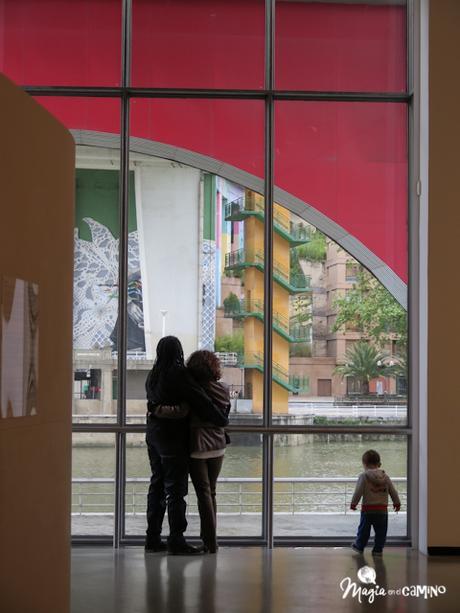 Un bebé suelto en el Museo Guggenheim de Bilbao 12-3-2