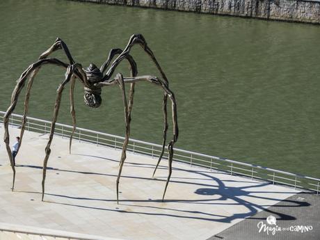 Un bebé suelto en el Museo Guggenheim de Bilbao 12-18