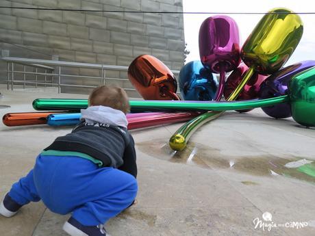 Un bebé suelto en el Museo Guggenheim de Bilbao 12-35