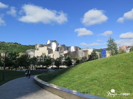 Un bebé suelto en el Museo Guggenheim de Bilbao 12-20