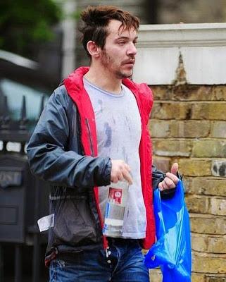 Jonathan Rhys-Meyers, pedo por las calles