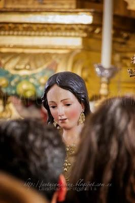 Galería fotográfica del Devoto Besamanos de la Divina Pastora y traslado al camarín en Solemne Procesión Claustral