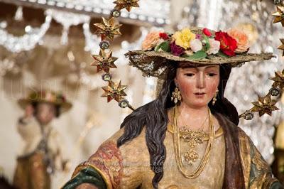 Galería fotográfica del Devoto Besamanos de la Divina Pastora y traslado al camarín en Solemne Procesión Claustral