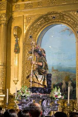 Galería fotográfica del Devoto Besamanos de la Divina Pastora y traslado al camarín en Solemne Procesión Claustral
