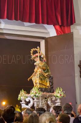 Galería fotográfica del Devoto Besamanos de la Divina Pastora y traslado al camarín en Solemne Procesión Claustral