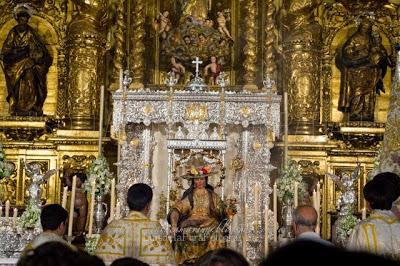 Galería fotográfica del Devoto Besamanos de la Divina Pastora y traslado al camarín en Solemne Procesión Claustral