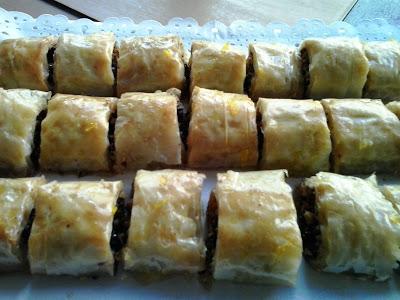 Baklava de chocolate, frutos secos y naranja.