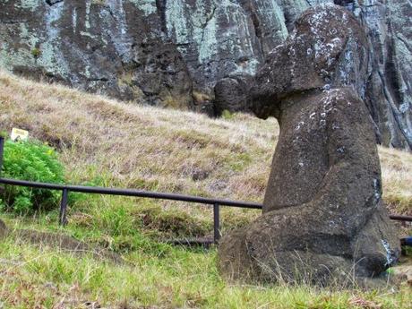 Tuku Turi, el moai arrodillado. Rapa Nui