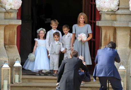 Young-flower-girls-and-ushers-pose