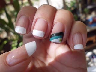 Manicura francesa blanca y verde