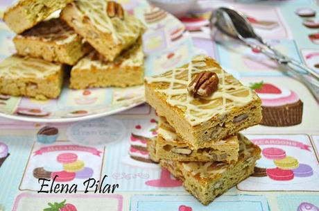 Blondies con pecanas y glaseado de Baileys