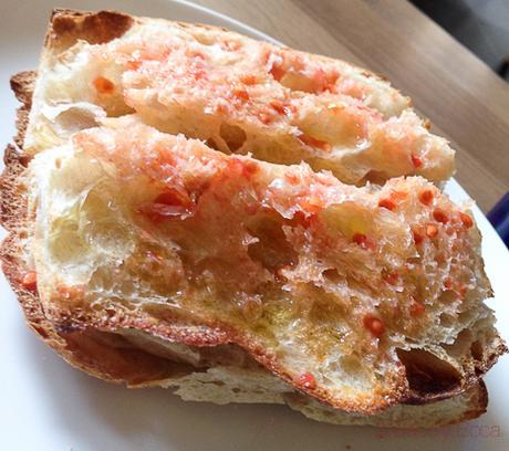 pan de coca con tomate El Bar Baco y boca