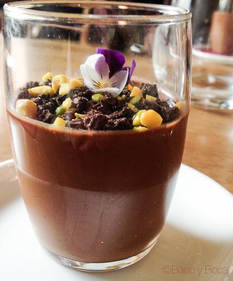 Cremoso de chocolate con cardamomo y pistacho El Bar Baco y boca