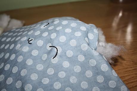 Diy: recicla una blusa y conviértela en un cojín