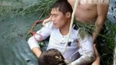 China: Hombre intenta ahogarse para no casarse con novia 