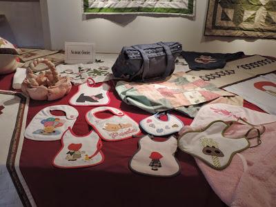 EXPOSICIÓN  TRABAJOS AMAS DE CASA DE ALAQUÀS (PINTURA Y PATCHWORK)