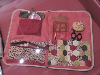 EXPOSICIÓN  TRABAJOS AMAS DE CASA DE ALAQUÀS (PINTURA Y PATCHWORK)