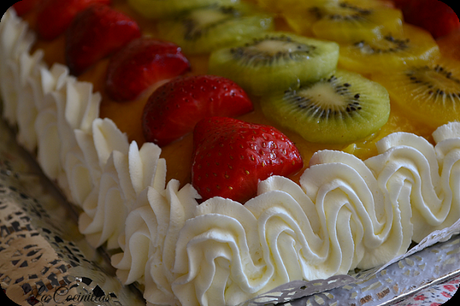 Tarta de frutas con crema pastelera y yema tostada