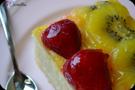 Tarta de frutas con crema pastelera y yema tostada