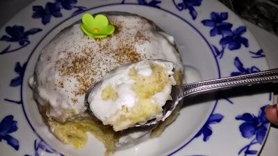 Bizcocho en taza de manzana y canela al microondas