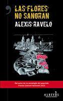 Si alguien decidiera crear una lista de crímenes idiotas, un secuestro exprés en una isla solo figuraría después de un atraco a una comisaría o a un banco de semen, de ahí que constituya sin duda la fechoría más absurda del mundo. Y eso es precisamente lo que deciden llevar a cabo Lola, el Marqués, el Flipao y el Salvaje en un plan infalible que además es muy sencillo de ejecutar, al menos sobre el papel. Pero Gran Canaria es una isla rodeada de agua por todas partes menos por una, que se llama Isidro Padrón, un hampón disfrazado de empresario que a su vez despacha con un ruso que no tiene nombre, y si lo tiene nadie lo dice, por lo que pueda pasar. Desbaratar el plan de cuatro malhechores de pacotilla entra dentro de lo factible. Para él es cosa fácil, aunque también en teoría. Lo que todos ignoran es que en apenas veinticuatro horas ninguno de ellos será como es ahora porque habrán abierto la puerta del infierno. Mézclese este meollo con ron canario, agítese bien y el lector tendrá como resultado un bebedizo torrencial, explosivo y tronchante de efectos balsámicos. Y es que si hay novelas que curan, Las flores no sangran es una de ellas. El genio de Alexis Ravelo convierte la novela negra en algo maravillosamente abetunado o negruzco, menos oscuro y más humano, con esperanza de sol y lamparones de sangre, pólvora y mojo, de vida al fin: ese charco que nadie sabe pisar sin salir manchado. Si alguien decidiera crear una lista de crímenes idiotas, un secuestro exprés en una isla solo figuraría después de un atraco a una comisaría o a un banco de semen, de ahí que constituya sin duda la fechoría más absurda del mundo. Y eso es precisamente lo que deciden llevar a cabo Lola, el Marqués, el Flipao y el Salvaje en un plan infalible que además es muy sencillo de ejecutar, al menos sobre el papel. Pero Gran Canaria es una isla rodeada de agua por todas partes menos por una, que se llama Isidro Padrón, un hampón disfrazado de empresario que a su vez despacha con un ruso que no tiene nombre, y si lo tiene nadie lo dice, por lo que pueda pasar. Desbaratar el plan de cuatro malhechores de pacotilla entra dentro de lo factible. Para él es cosa fácil, aunque también en teoría. Lo que todos ignoran es que en apenas veinticuatro horas ninguno de ellos será como es ahora porque habrán abierto la puerta del infierno. Mézclese este meollo con ron canario, agítese bien y el lector tendrá como resultado un bebedizo torrencial, explosivo y tronchante de efectos balsámicos. Y es que si hay novelas que curan, Las flores no sangran es una de ellas. El genio de Alexis Ravelo convierte la novela negra en algo maravillosamente abetunado o negruzco, menos oscuro y más humano, con esperanza de sol y lamparones de sangre, pólvora y mojo, de vida al fin: ese charco que nadie sabe pisar sin salir manchado.