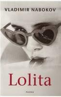 Como profesor, Humbert Humbert deja Europa por los Estados Unidos de América y alquila una habitación en la casa de Charlotte Haze después de conocerla a ella y a su hija Dolores mientras tomaban el sol en el jardín. Dolores tiene doce años y le dicen, de manera cariñosa, «Lo» o «Lolita». Su madre Charlotte es una viuda solitaria y se convierte inconscientemente en el enlace de Humbert con su hija. En poco tiempo, Charlotte se casa con Humbert. Un día, Charlotte encuentra el diario de su nuevo marido, lleno de confesiones de su obsesión con Lolita y de su desengaño con su nueva mujer. Ella, enfadada y triste, sale de casa rápidamente y muere atropellada. Humbert queda entonces como legítimo encargado de la joven Lolita con la que convive durante un tiempo en el que aumentan sus deseos de poseerla. Humbert comienza a viajar por todo EE.UU., de motel en motel, acompañado por Lolita, pero queda sorprendido cuando se da cuenta de que Lolita ya había descubierto algunos de los secretos del sexo en un campamento, el campamento Q. Esa letra coincide con la inicial del apellido de Clare Quilty, un artista que convenció a Lolita para abandonar a Humbert y escaparse con él. Al final de la novela, cuando Humbert se encuentra de manera fugaz con Lolita, lo hace para darle el dinero que ella le había pedido para poder empezar desde cero ella con su marido en Alaska, pero él aún desea a Lolita y decide asesinar a Clare Quilty. La novela culmina con un episodio de violencia. Como profesor, Humbert Humbert deja Europa por los Estados Unidos de América y alquila una habitación en la casa de Charlotte Haze después de conocerla a ella y a su hija Dolores mientras tomaban el sol en el jardín. Dolores tiene doce años y le dicen, de manera cariñosa, «Lo» o «Lolita». Su madre Charlotte es una viuda solitaria y se convierte inconscientemente en el enlace de Humbert con su hija. En poco tiempo, Charlotte se casa con Humbert. Un día, Charlotte encuentra el diario de su nuevo marido, lleno de confesiones de su obsesión con Lolita y de su desengaño con su nueva mujer. Ella, enfadada y triste, sale de casa rápidamente y muere atropellada. Humbert queda entonces como legítimo encargado de la joven Lolita con la que convive durante un tiempo en el que aumentan sus deseos de poseerla. Humbert comienza a viajar por todo EE.UU., de motel en motel, acompañado por Lolita, pero queda sorprendido cuando se da cuenta de que Lolita ya había descubierto algunos de los secretos del sexo en un campamento, el campamento Q. Esa letra coincide con la inicial del apellido de Clare Quilty, un artista que convenció a Lolita para abandonar a Humbert y escaparse con él. Al final de la novela, cuando Humbert se encuentra de manera fugaz con Lolita, lo hace para darle el dinero que ella le había pedido para poder empezar desde cero ella con su marido en Alaska, pero él aún desea a Lolita y decide asesinar a Clare Quilty. La novela culmina con un episodio de violencia.