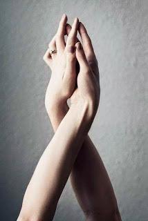 QUISIERA SENTIR TUS MANOS...