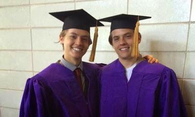 Dylan y Cole Sprouse, graduados en la New York University