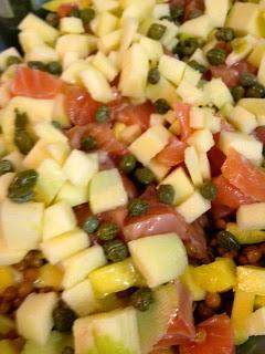 ENSALADA DE LENTEJAS , SALMÓN Y MANGO