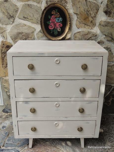 Una cómoda con mucho encanto.
