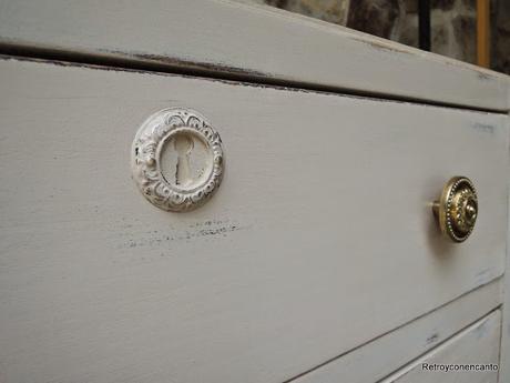 Una cómoda con mucho encanto.